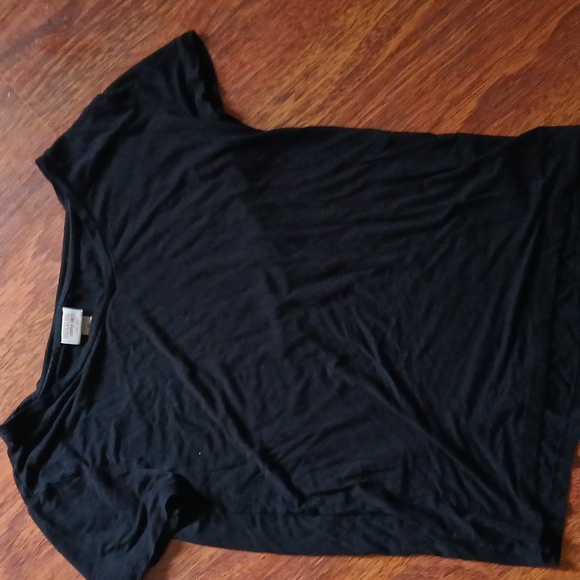 💟V-neck tee - Picture 2 of 5